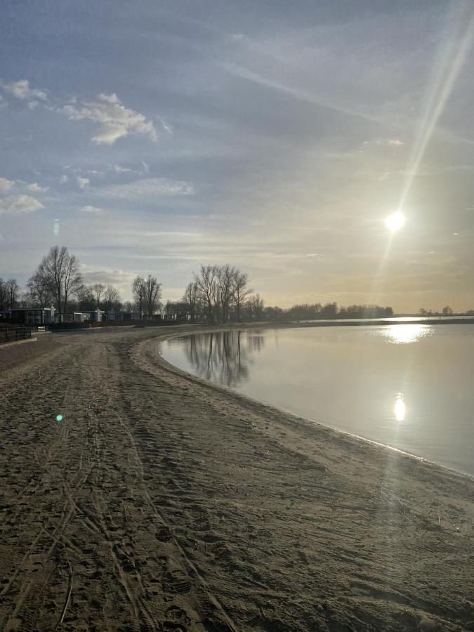 Luxe En Gezellig Chalet Aan Veluwemeer 4 Pers Hulshorst Zewnętrze zdjęcie